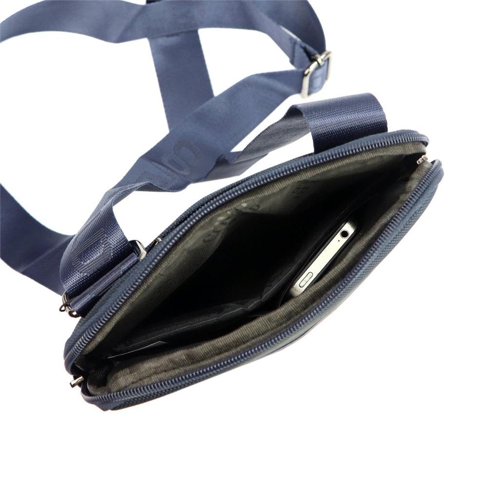 Trwała saszetka męska wykonana z poliestru Coveri World CW2264