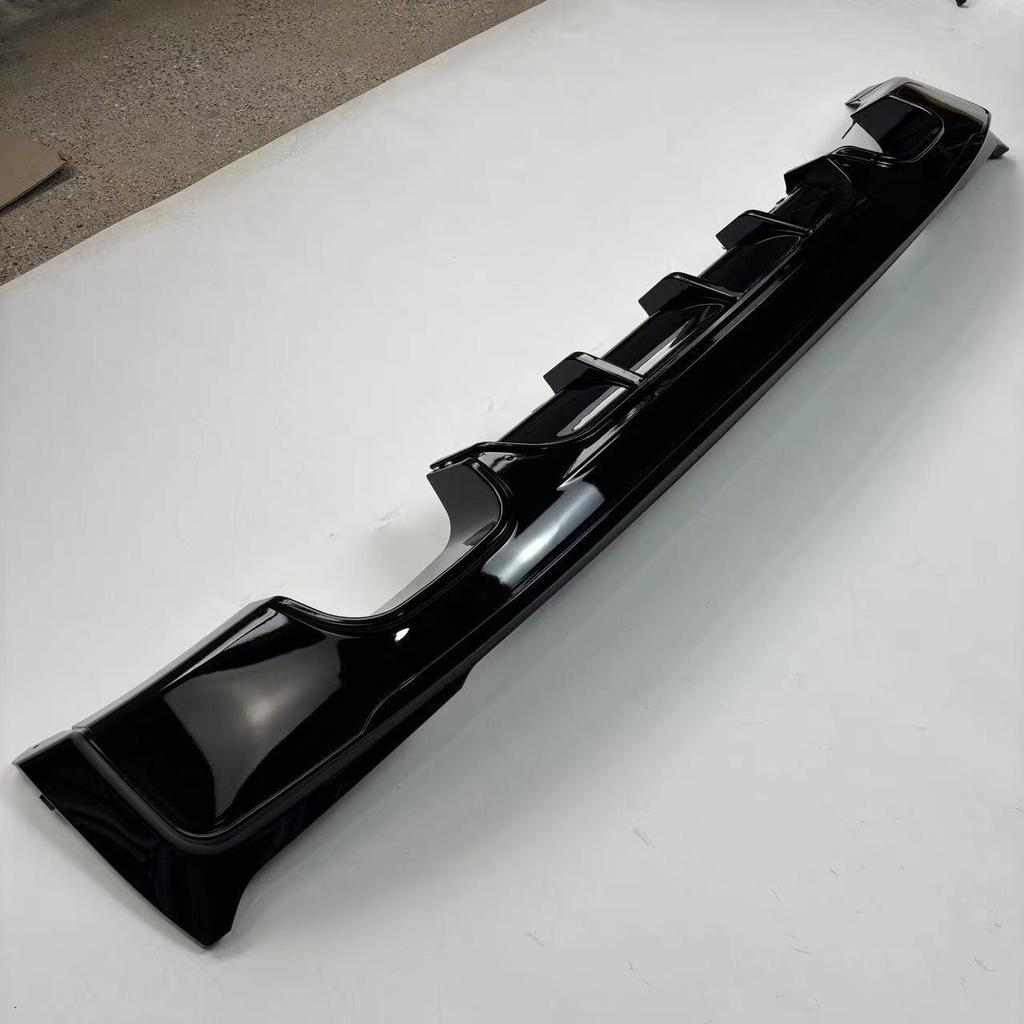 BMW 2 Series F22 MP Style Rear Diffuser Kit: Dual/Single Exhaust Compatibility