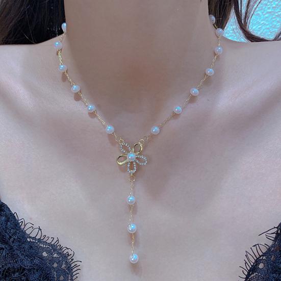 Women Necklace Sparkling Rhinestone Flower Dainty Elegant Beaded Lustrous Faux Pearl Clavicle Necklace Fashion Jewelry