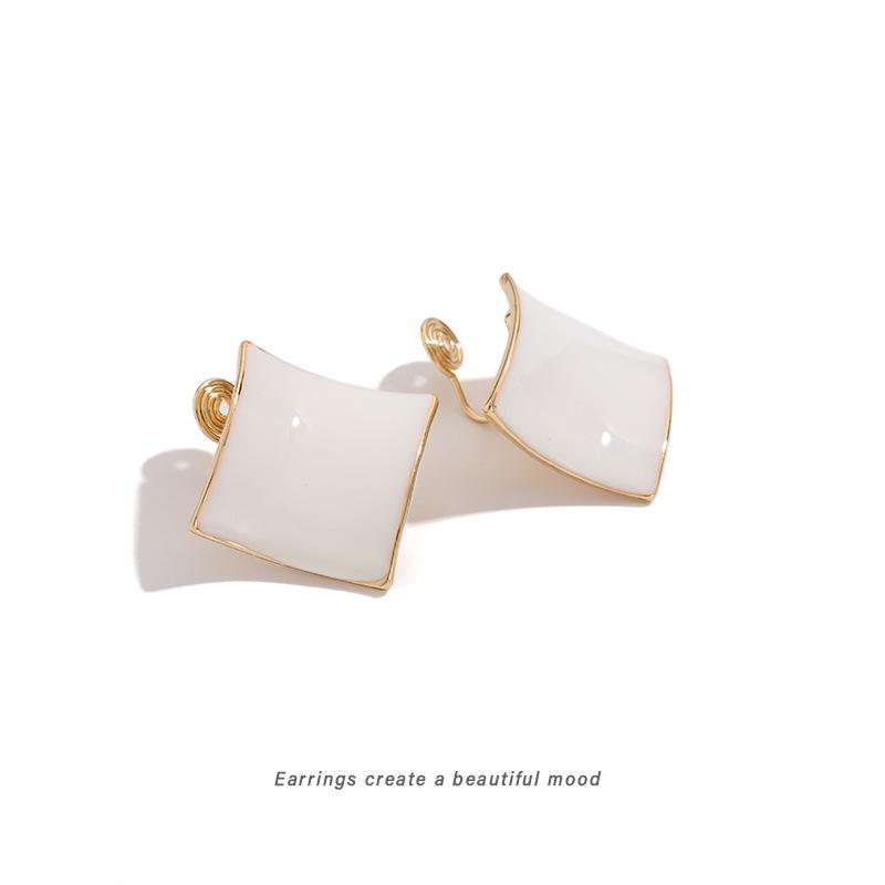 Korean Irregular Diamond Design Clip-On Earrings: Unique, No-Piercing Ear Accessories for Women