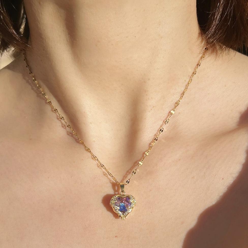 Classic Craftsm Romantic Colored Crystal Heart Shaped Necklace Women s Fashion inlay Diamonds Pendant Wedding  Gift 45cm