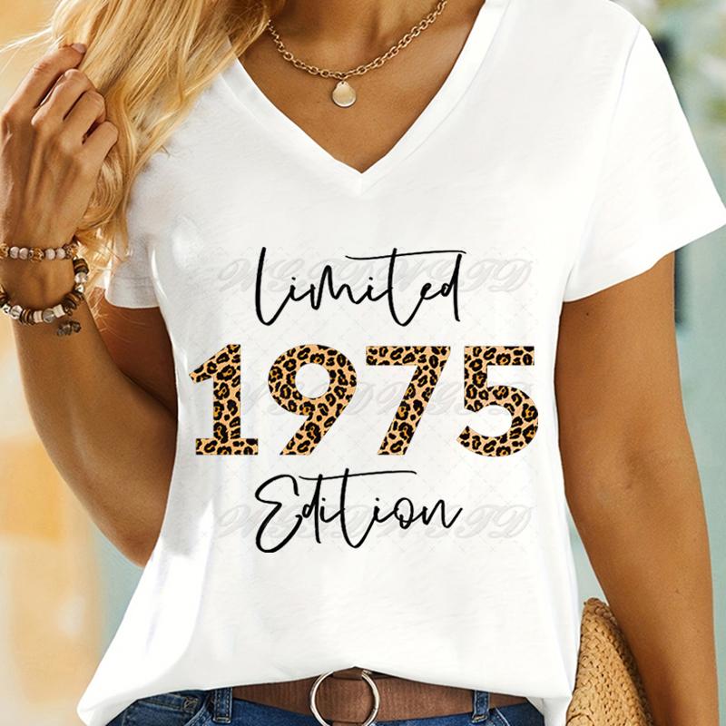 Dámské tričko s výstřihem do V 1970 až 1979 S leopardím vzorem Oblečení na narozeninovou oslavu Trička Leopard 1975 Limitovaná edice Grafická trička Dámská