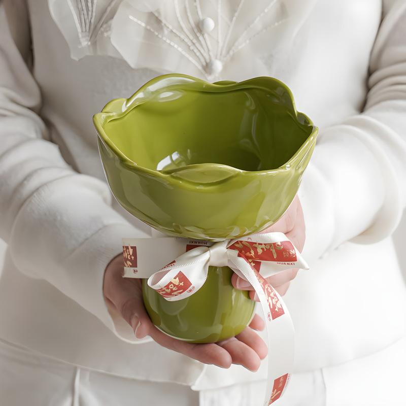 Ceramic Vase Rose Flower Shaped ,Desk Decorati Flowers Bouquet for Home Girding Decorative Floral Vases Room Aesthetic Decor