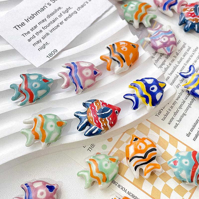 2 stücke Retro Bunte Hand-gemalt Tiefe-meer Fisch Keramik Tropische Fische Perlen Diy Schmuck Perlen Armband Halskette Zubehör