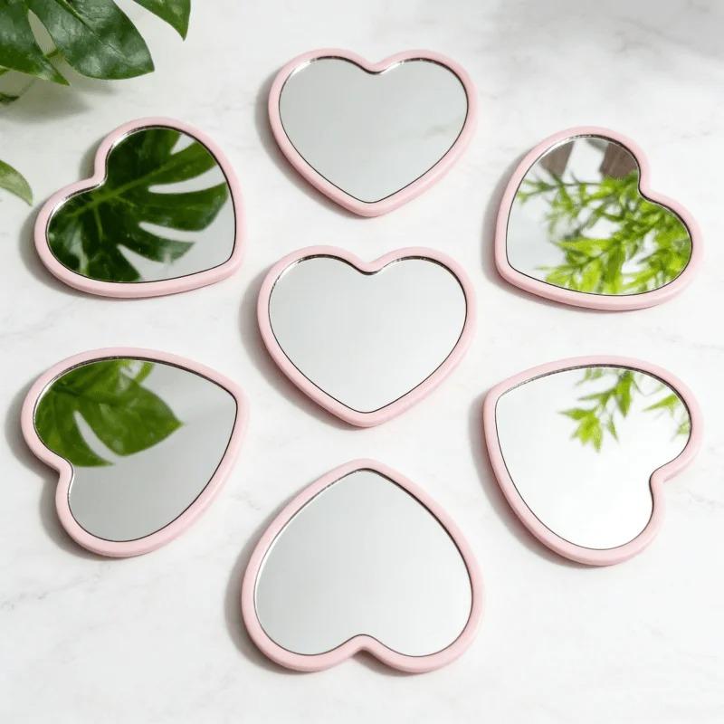 Mini Cute Love Makeup Mirror Party Gift Portable 5.5x6.5cm Pocket Mirror Kawaii Heart-shaped Mirror for Ladies Princesses Party