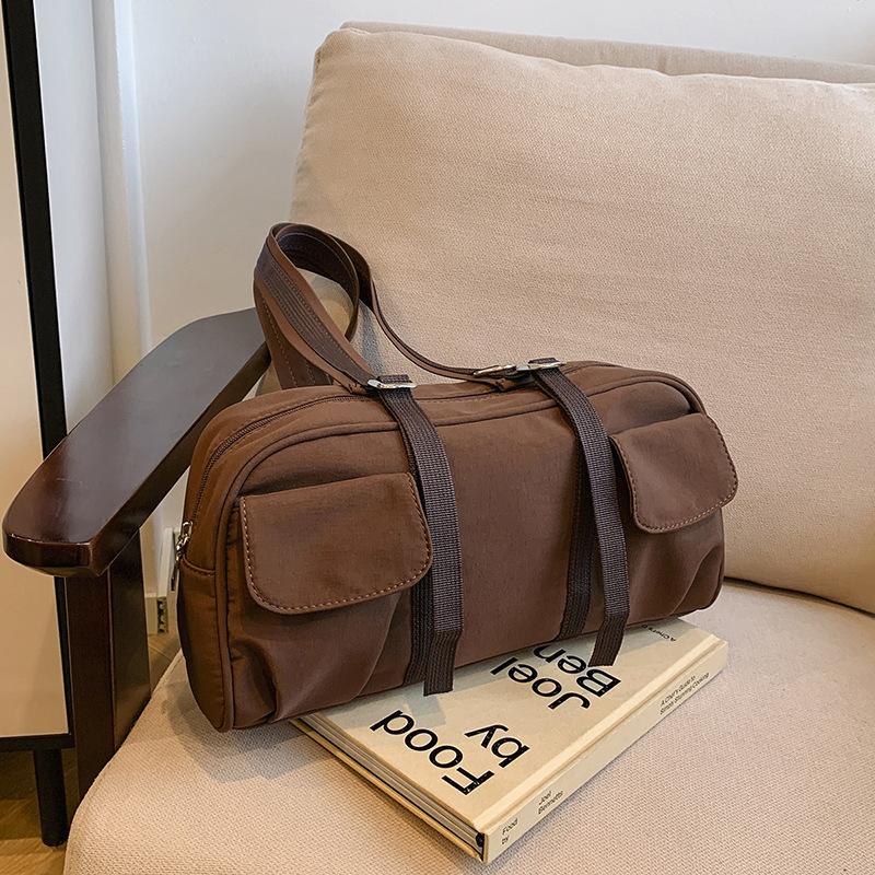 

Korean version shoulder bag large capacity canvas bag women 2025 new simple bowling bag casual armpit bag коричневый