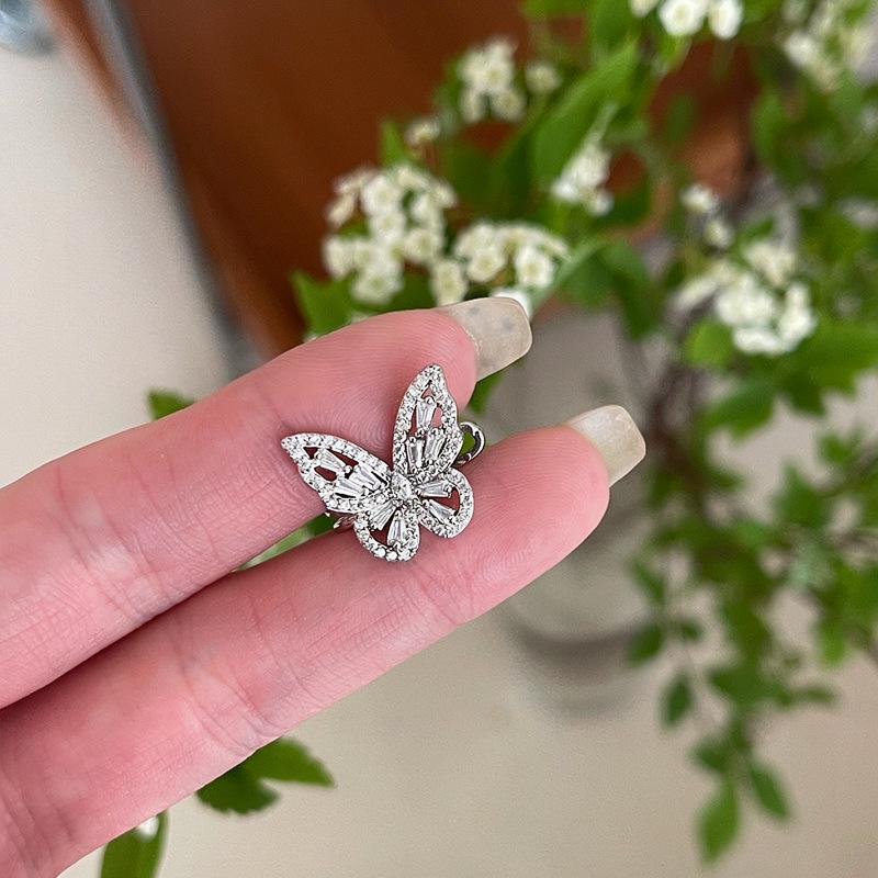 Butterfly Sweet Dream Painless Ear Cuff: Fashionable Cartilage Clip for Women Without Piercings, Light Luxury Elf Design.