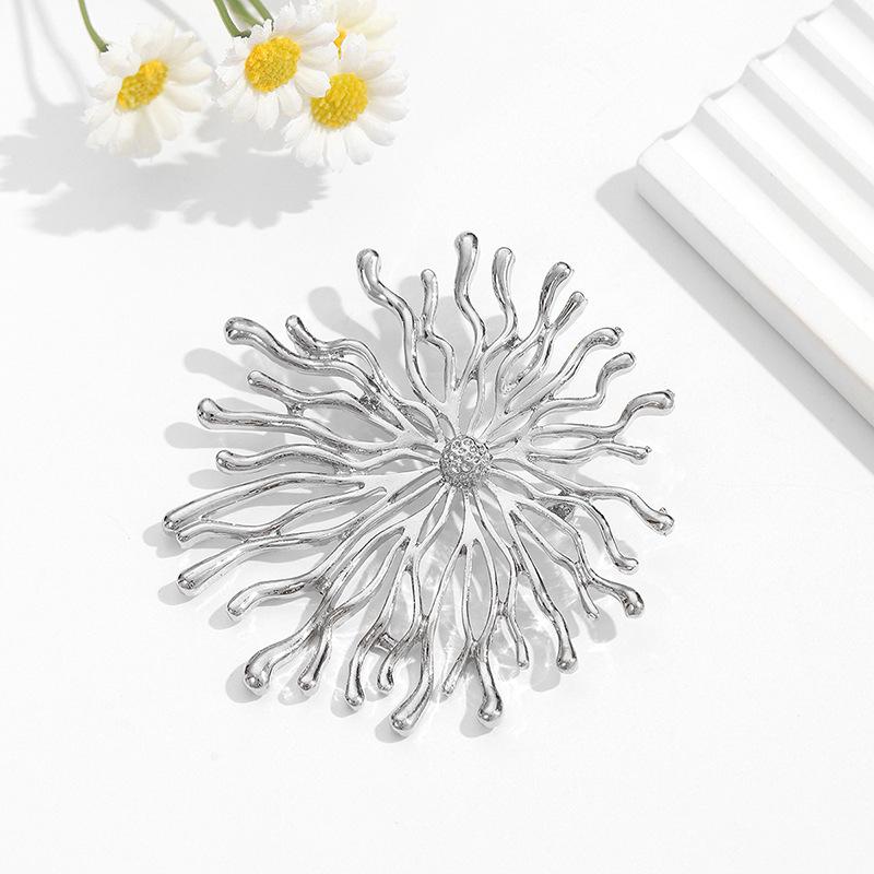 Exaggerated Snowflake Brooch Pin - Stylish Accessory for Women's Daily Wear
