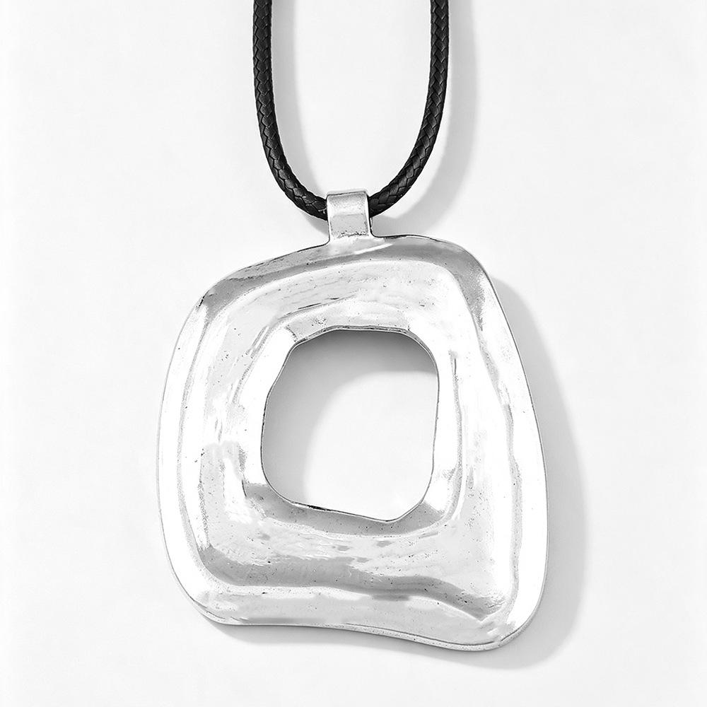 Irregular Fashion Versatile Necklace with Unique Design Sense