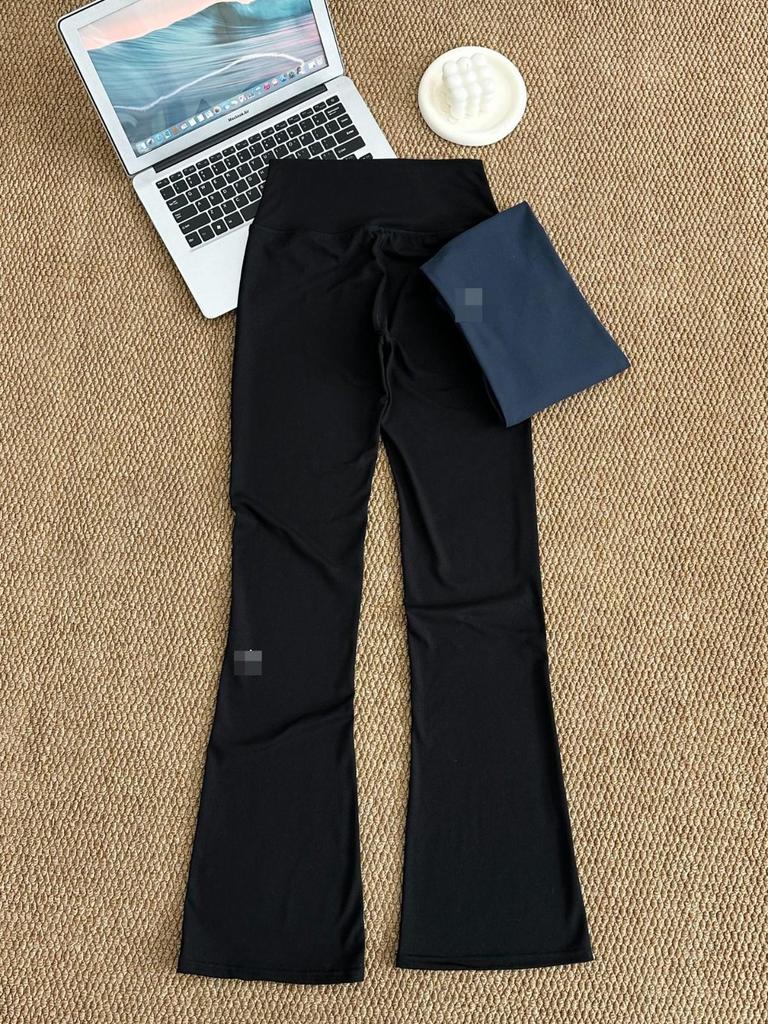 Spodnie ALO Yoga: Uczucie drugiej skóry, Wysoki stan, Podnoszące pośladki, Lekko rozszerzane, Krótkie, Modelujące sylwetkę, Elastyczne, Spodnie dopasowane do sportu i fitnessu.