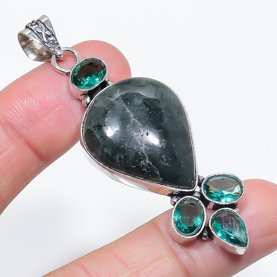 

Натуральный нефрит, диопсид, серебро 925 пробы, ювелирная подвеска 2,64 g5z43