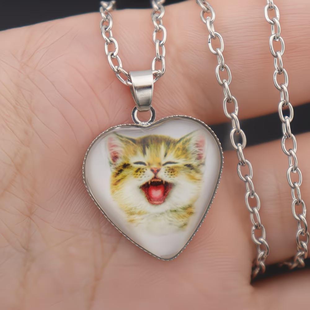 Fashionable Glass Cat Love Pendant Necklace