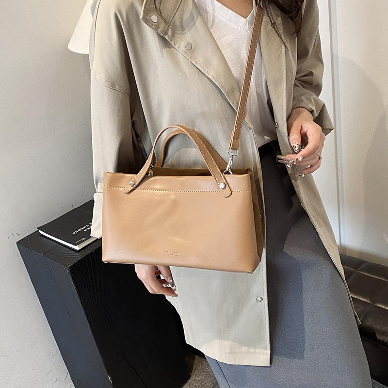 Fashion casual tote bag women's autumn and winter new retro large-capacity shoulder bag textured underarm bag