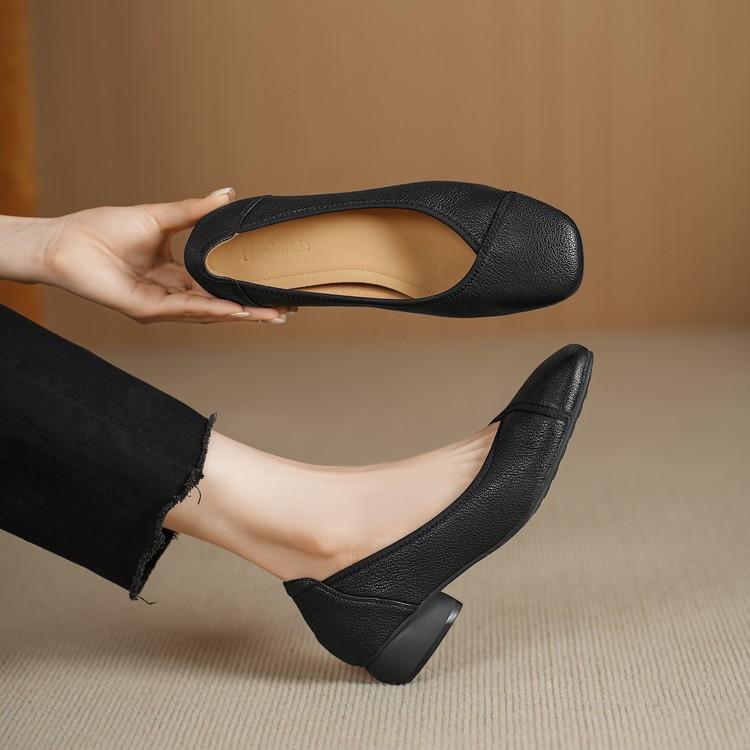 Leather round head shallow mouth single shoes women's 2025 new spring and autumn low heel one pedal grandma shoes soft sole commuter work shoes