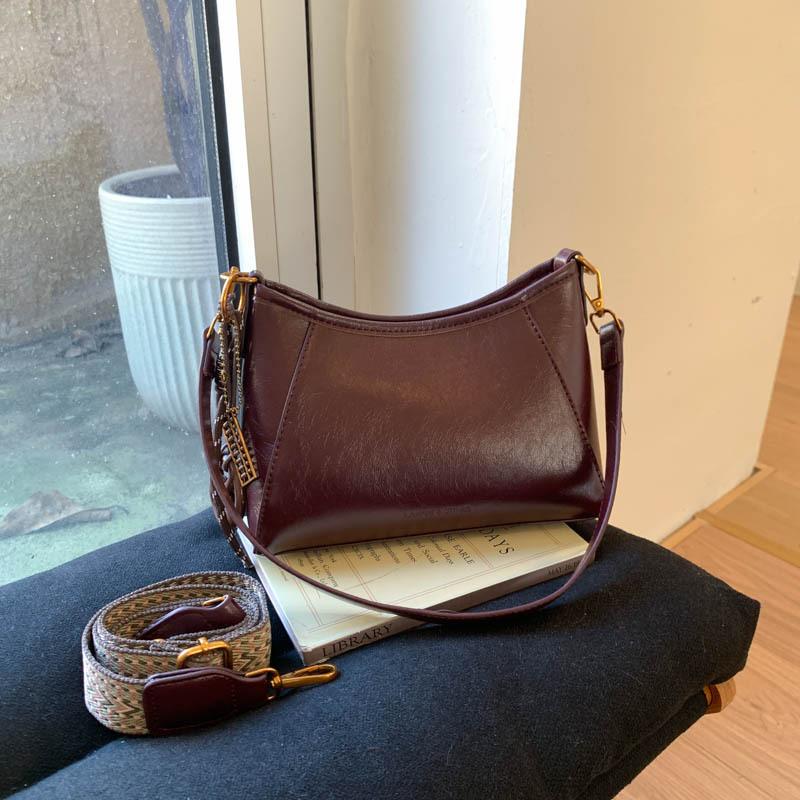 

Korean version of soft leather super fire bag women s 2025 new retro shoulder underarm bag, high-end versatile commuter messenger bag