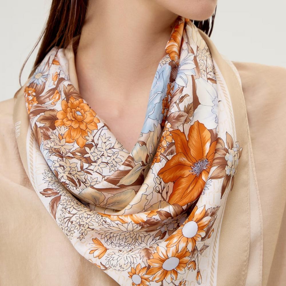 Daks Beige Winterflower Silk Scarf Dcsc5f323i2 Single option