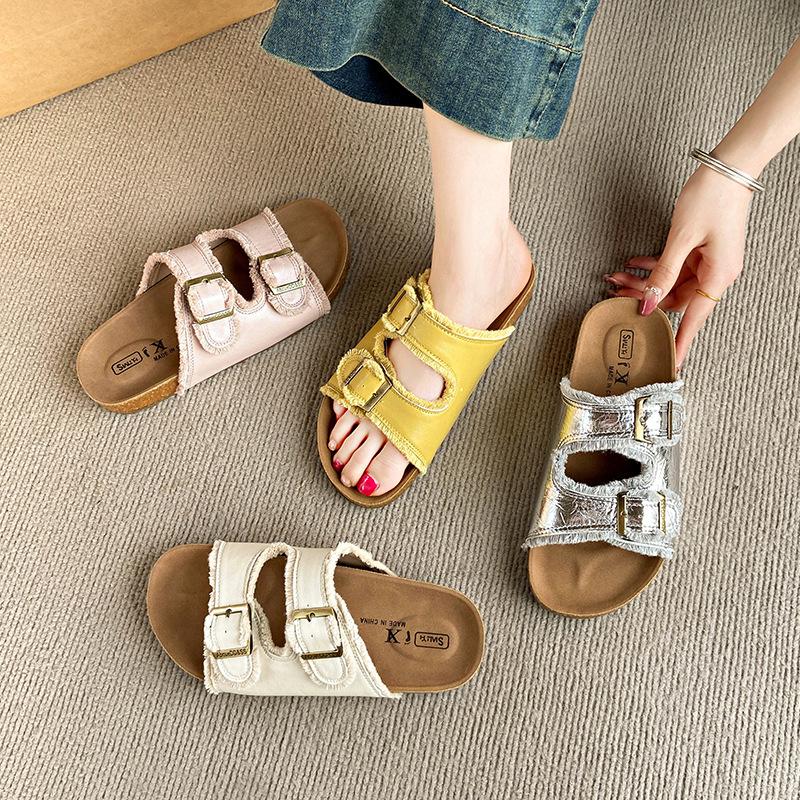 Pantofole con suola alta da donna per l'estate 2025 nuove di nicchia versatili fibbia a cintura con gonna da spiaggia pantofole fresche
