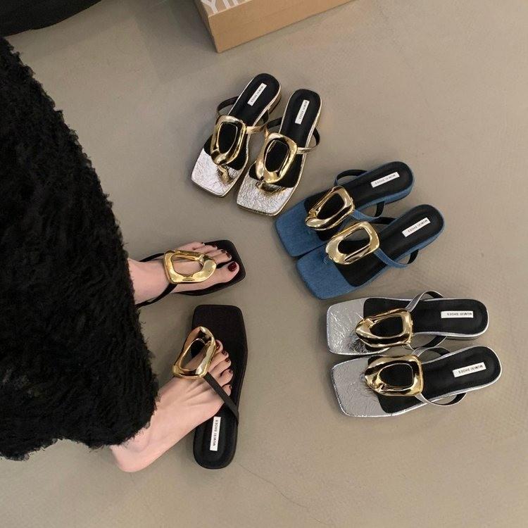 

Нишевые металлические квадратные пряжки, тапочки для ног, женская летняя обувь 2025, новые повседневные шлепанцы на плоской подошве с квадратным носком, холодные тапочки 40 серебряный
