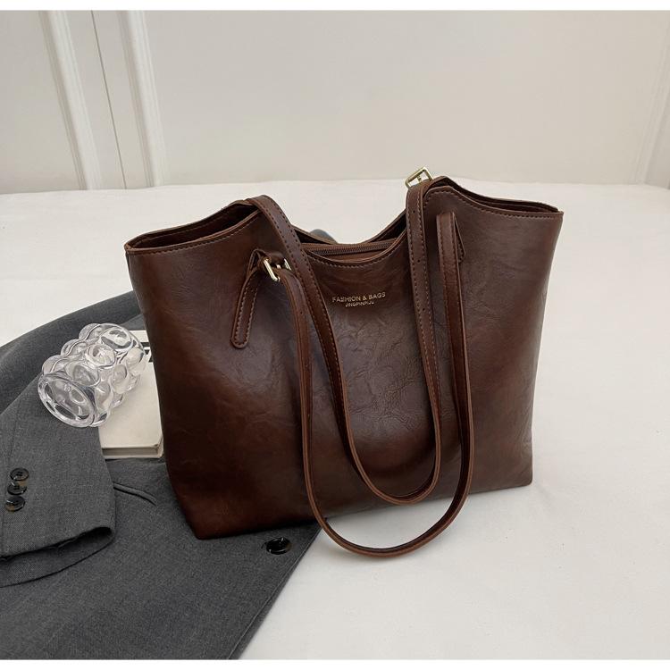 

Простая и модная текстурированная сумка-тоут 2025 осень-зима новая большая вместительная сумка через плечо женская популярная универсальная сумка для поездок на работу