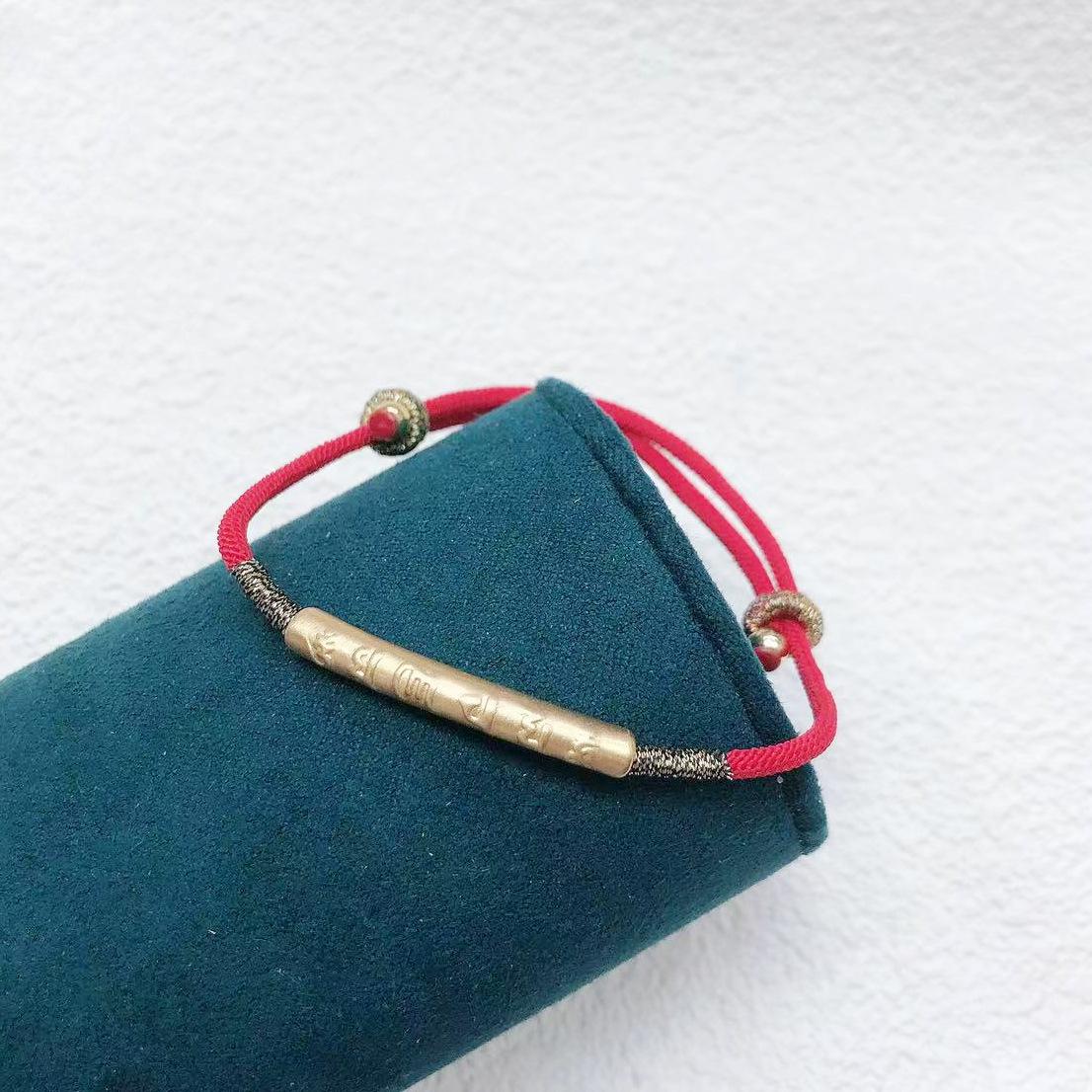 

Браслет ручной работы из стерлингового серебра 999 с красным шнурком и шестислоговой мантрой Pure Silver