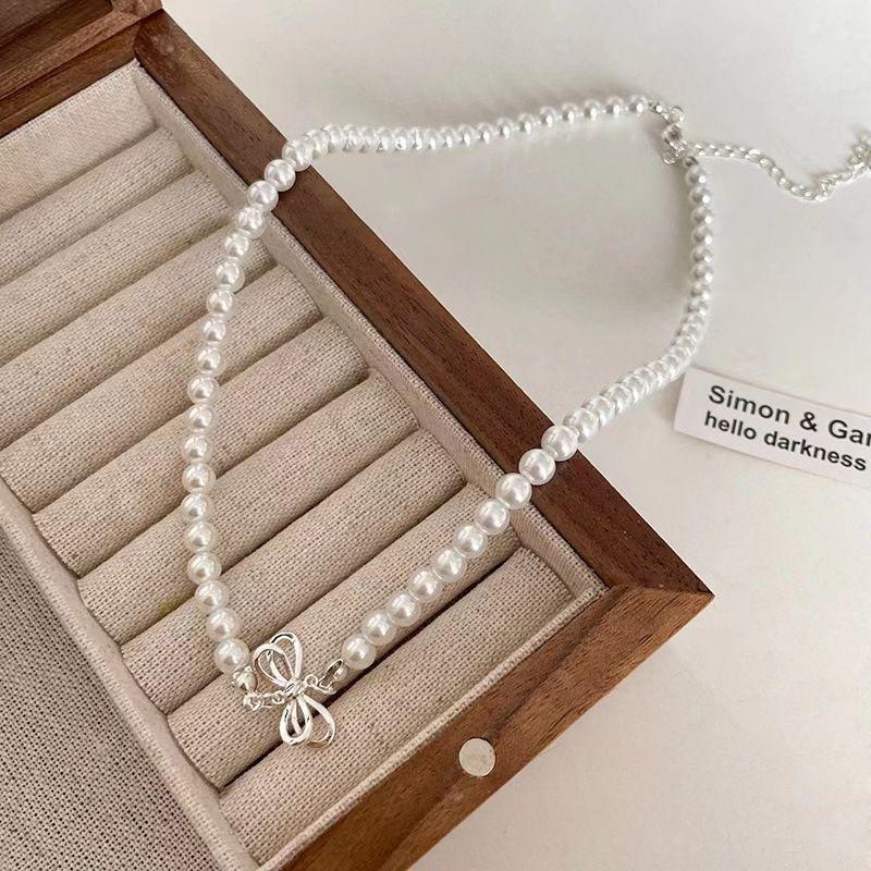 

Gentle Butterfly Pearl Necklace Light Luxury Niche Design Sense Premium Clavicle Chain Femininity Neck Chain Accessories