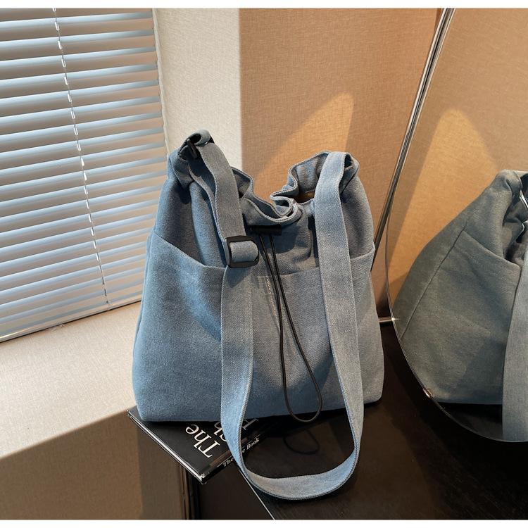 

Large-capacity casual tote bag, simple niche versatile shoulder bag, fashionable commuter drawstring messenger bag світло-синій колір