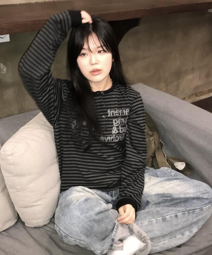 Eontaiteulseoul Unicorn Small Stripe Henley Neck Long Sleeve Black