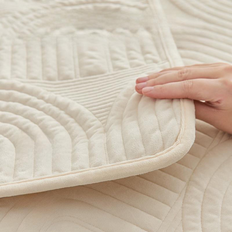 Cream Style Egyptian Velvet Sofa Cushion New Model2025All-Season Non-Slip Cushion Sofa Cover Wholesale