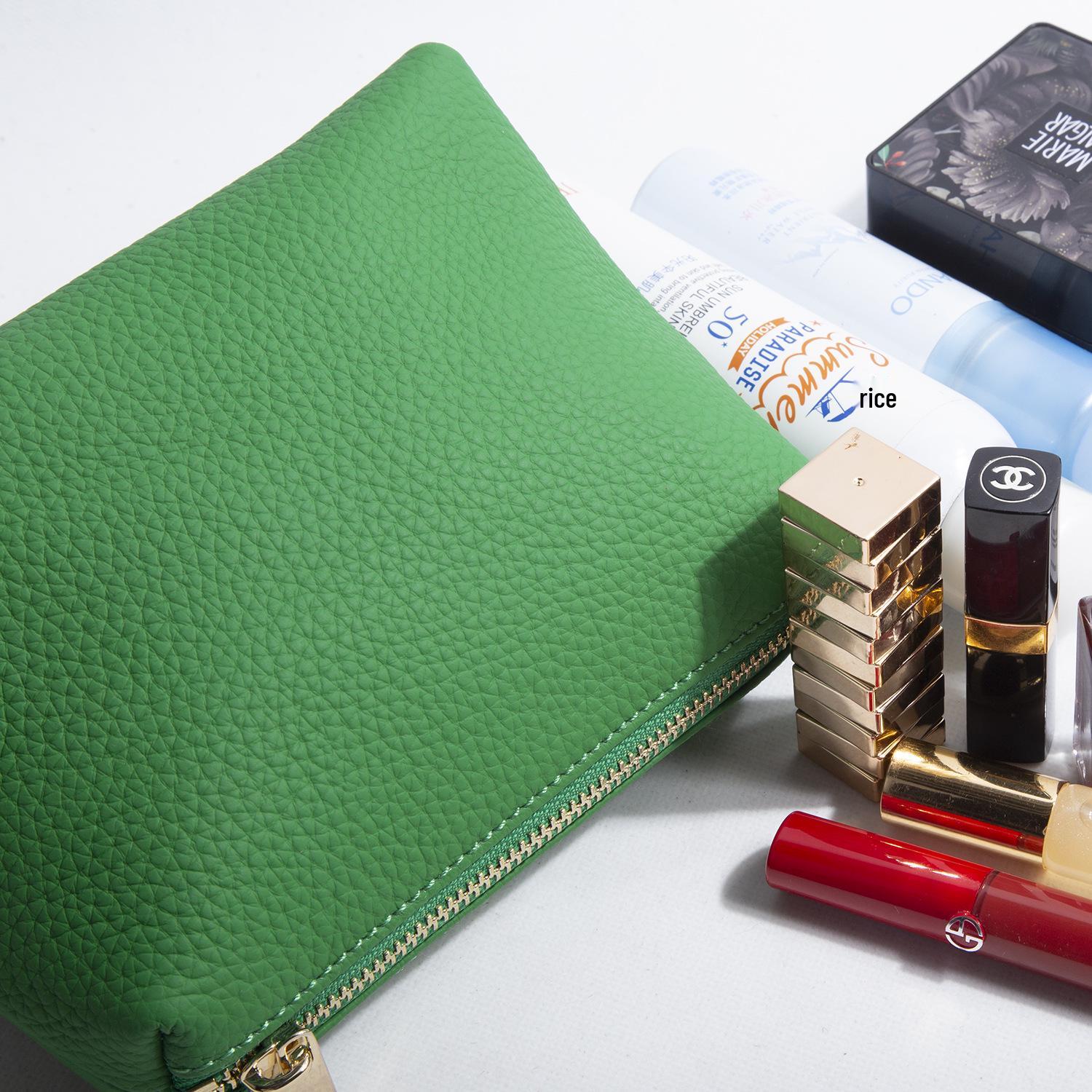 

Косметичка и несессер из коровьей кожи с зернистой текстурой личи для хранения помады и косметики зелёный