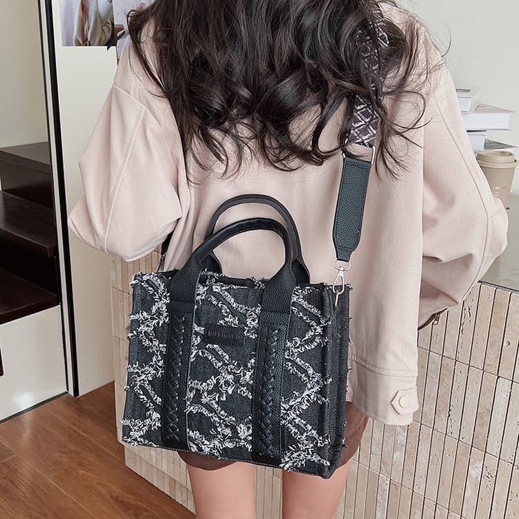 Borsa a tote in denim con bordo grezzo borsa a mano da donna