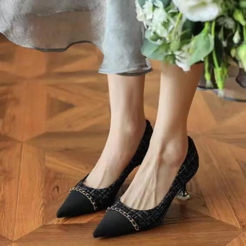 Fashion Hot selling women's high heels, classic high heels, bare black patent leather, luxurious wedding shoes for women