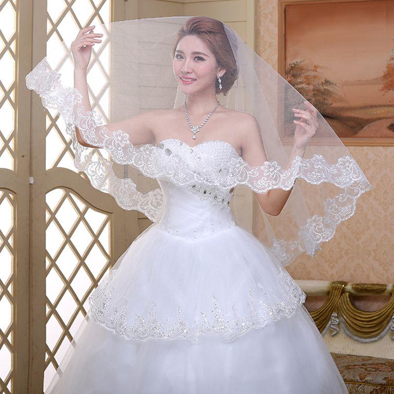 Womens Short Fingertip Length 1 Tier Lace Edge Wedding Bridal Veil Bride Tulle Hair Accessories Without Metal Comb