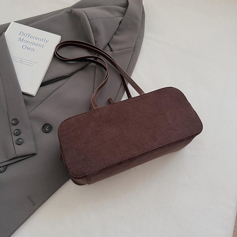 Niche Large-capacity Commuter Baguette Bag Suede 2025 Autumn New Retro Portable Temperament Shoulder Armpit Bag