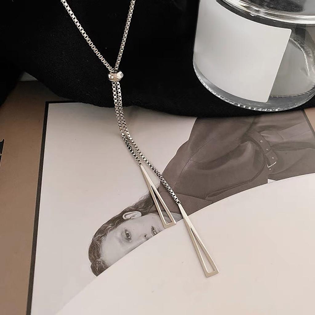 Colier elegant cu două straturi, din aliaj rezistent, pentru femei la modă și uz profesional zilnic.