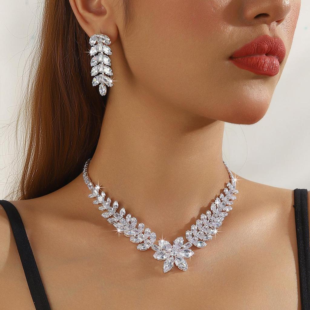 Elegant Crystal Necklace & Earrings Set for Weddings and Banquets