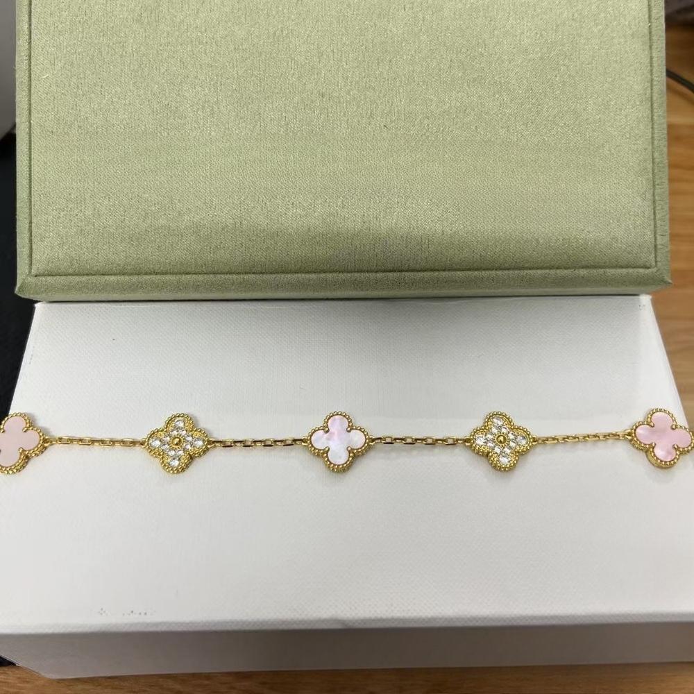 Vierblättriges Klee- und Fünfblüten-Armband mit rotem Achaten - Ein Geschenk für deine Freundin