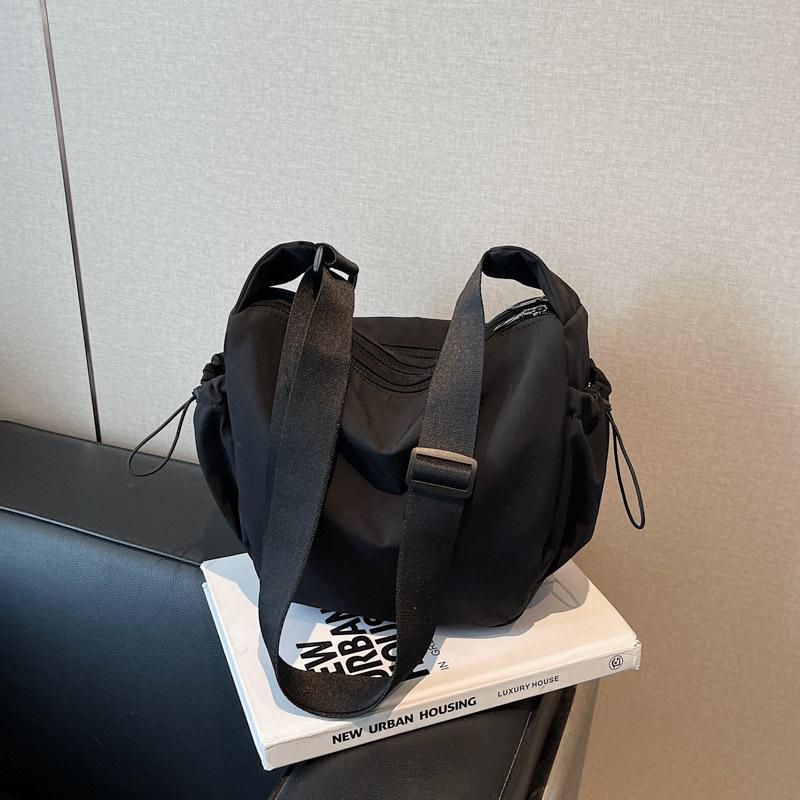 Canvas bag lazy wind large capacity bag women 2025 new simple casual messenger bag dumpling bag