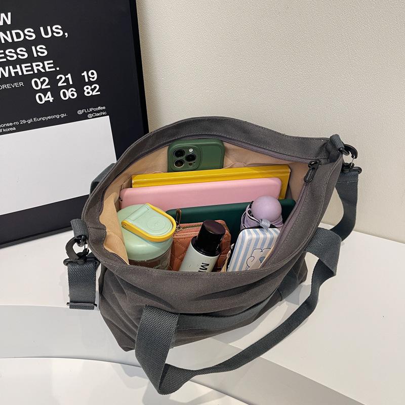 Large Capacity Embossed Letter Tote Bag 2026 New Korean Version of Mommy Handbag Versatile Solid Color Shoulder Bag Tide
