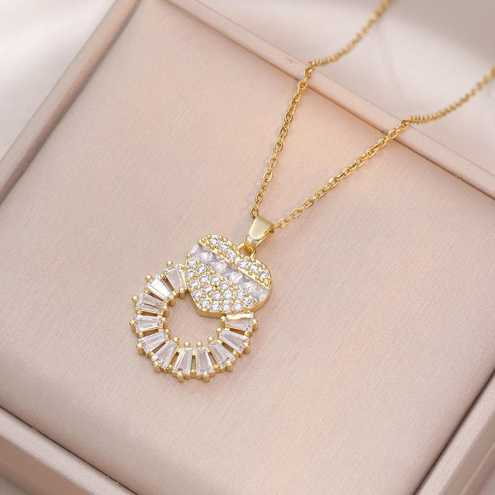 Women's Fashion Heart Pendant Necklace - Elegant, Simple Design, Versatile Clavicle Chain Jewelry