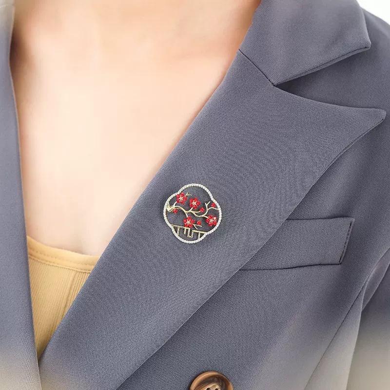 Plum Blossom Brooch Niche Anti-Light Pin Red Corsage Women'S Luxury Accessories High-End Exquisite Tide
