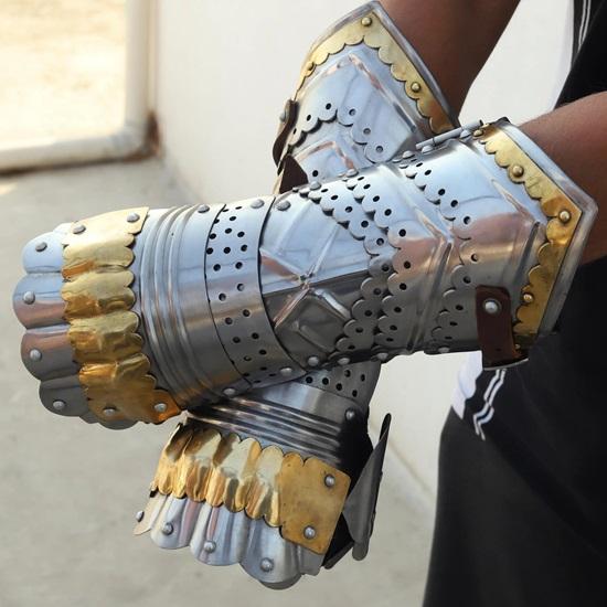 Knight Gauntlet, Medieval Armor Gloves, Steel Renaissance Cosplay Brass LARP Costume Hand Reenactment Warrior Prop Gift
