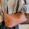 High-value retro woven bag women's 2025 new fashion commuter messenger bag large-capacity shoulder armpit bag
