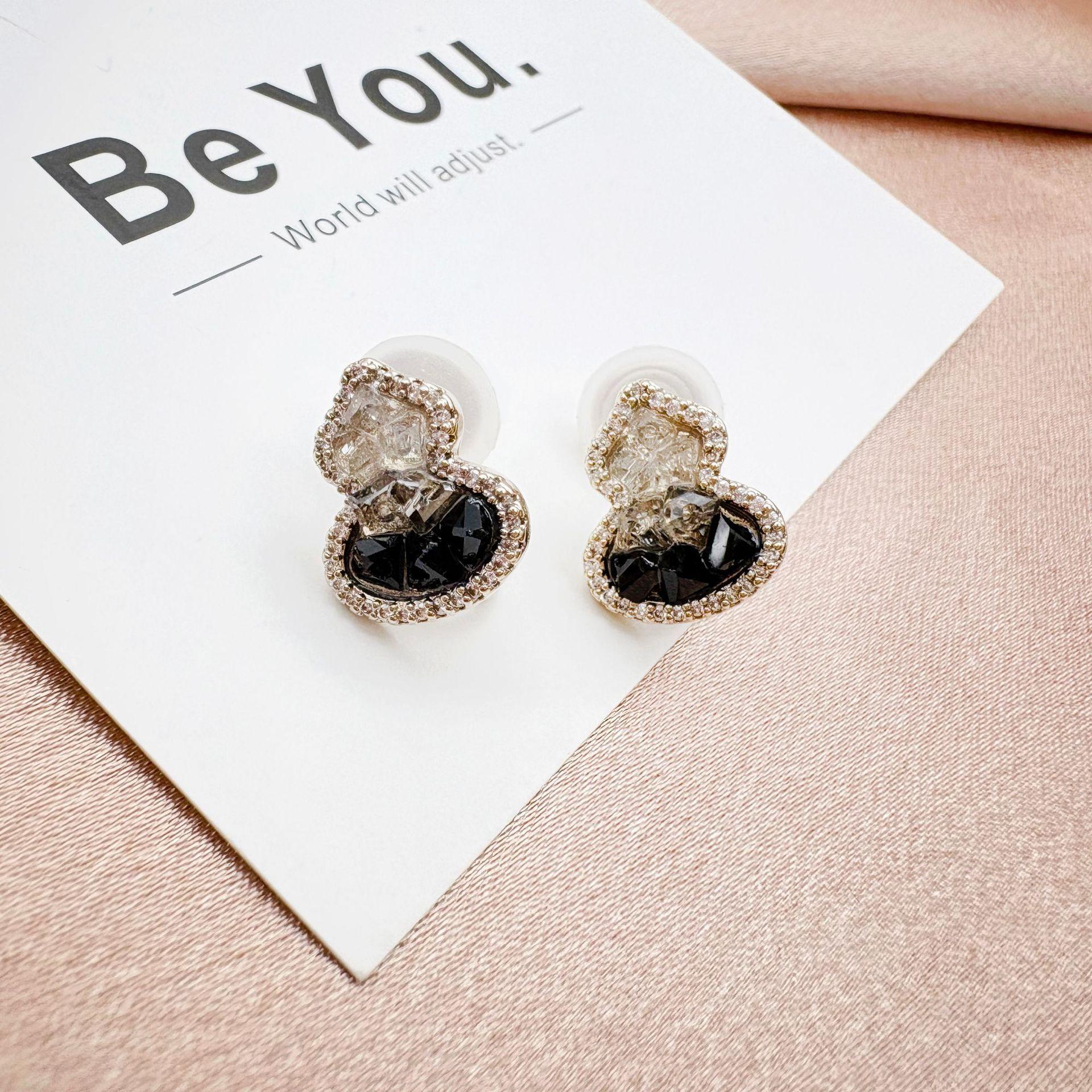 

Crystal gourd gradual change stud earrings niche unique light luxury metaphysical Wangcai earrings ear jewelry