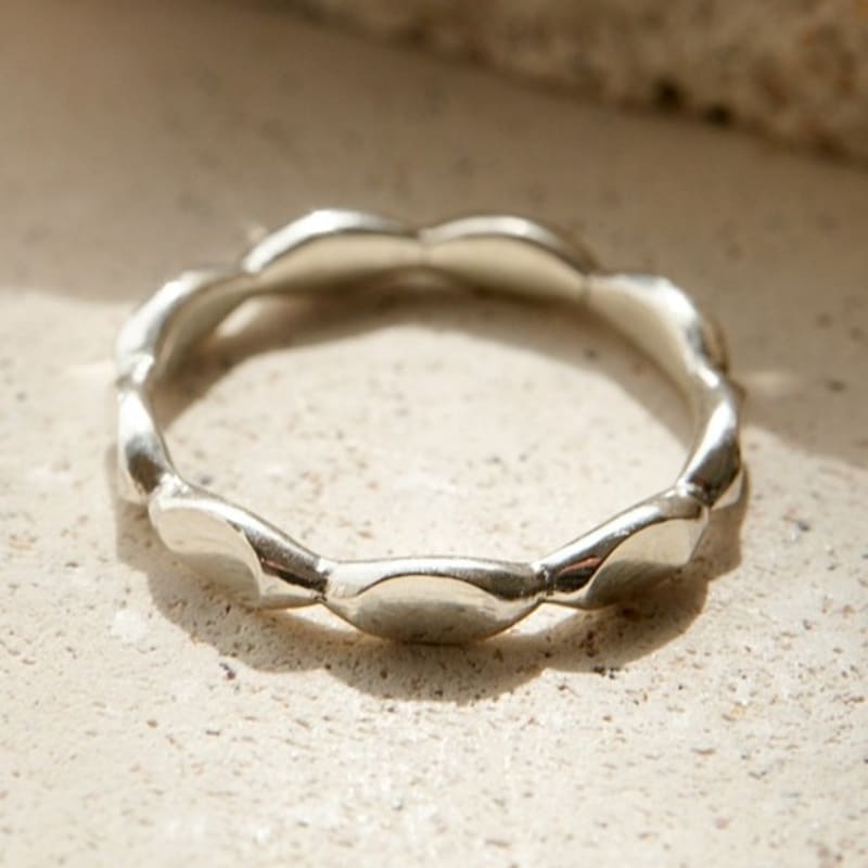 BELLOOGGI Grooved oval ring