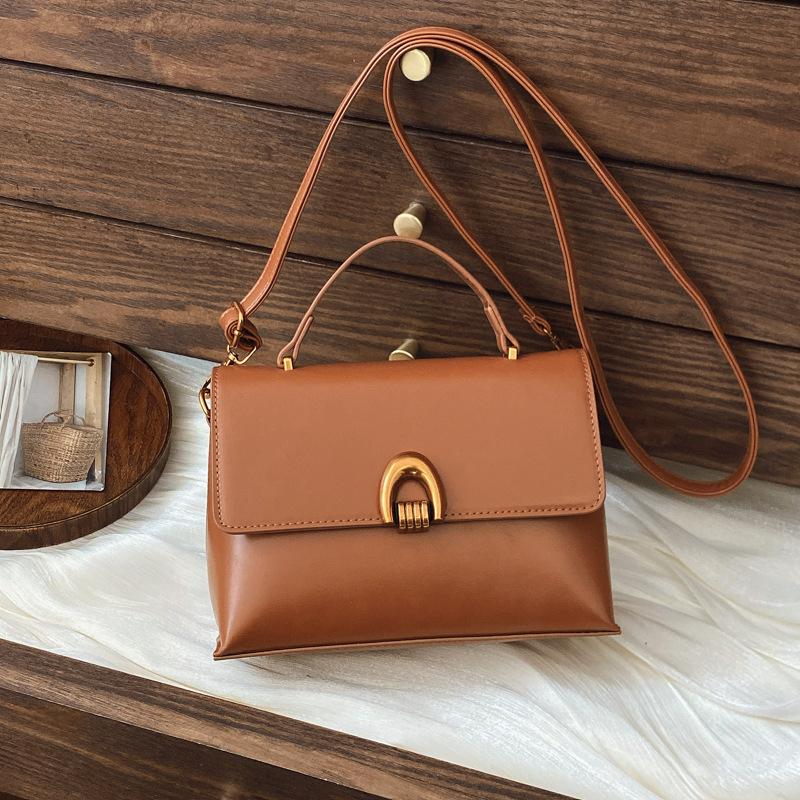 Autumn and winter new fashion oil wax leather small square bag simple lock handbag casual soft leather shoulder oblique span bag