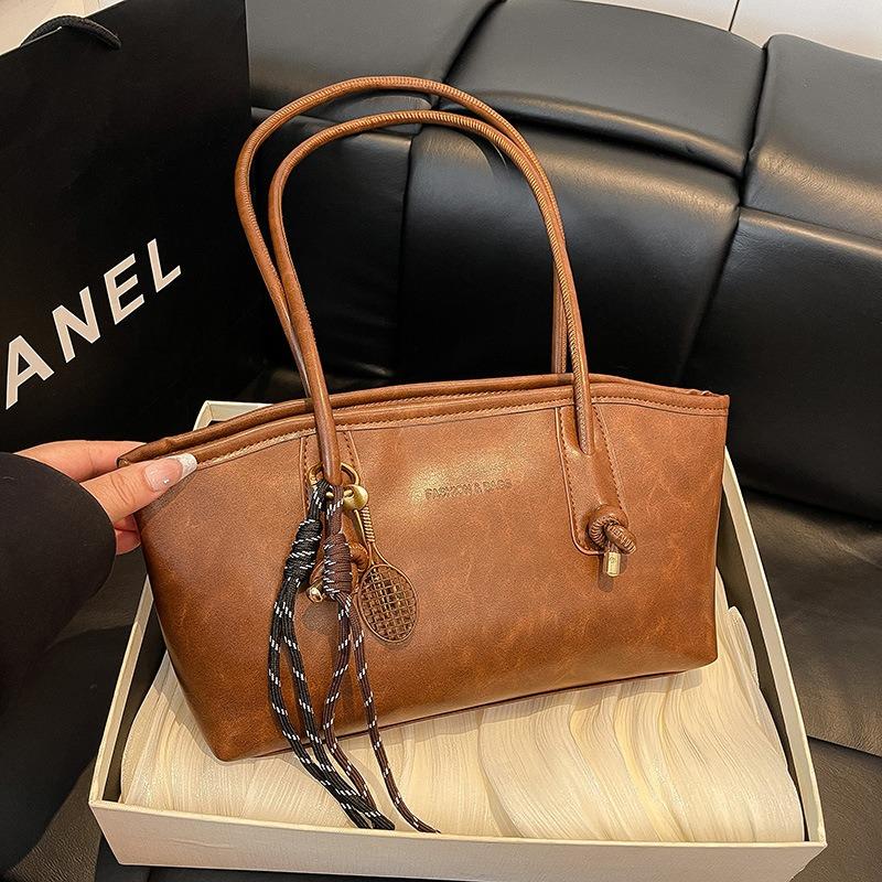 Simple atmospheric texture retro large-capacity bag women's new autumn and winter commuter shoulder bag portable tote bag