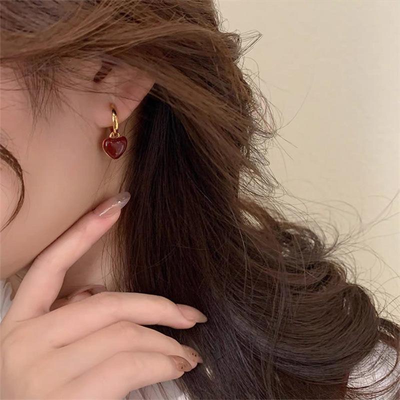 925 Sterling Silver Korean Version Fashionable Fresh Classic Heart Earrings Peach Heart Simple Fashion Retro Earrings Women's Earrings