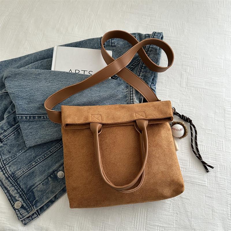 Stylish Vintage Tote Bag For Women With Spacious Design And Trendy Street Style