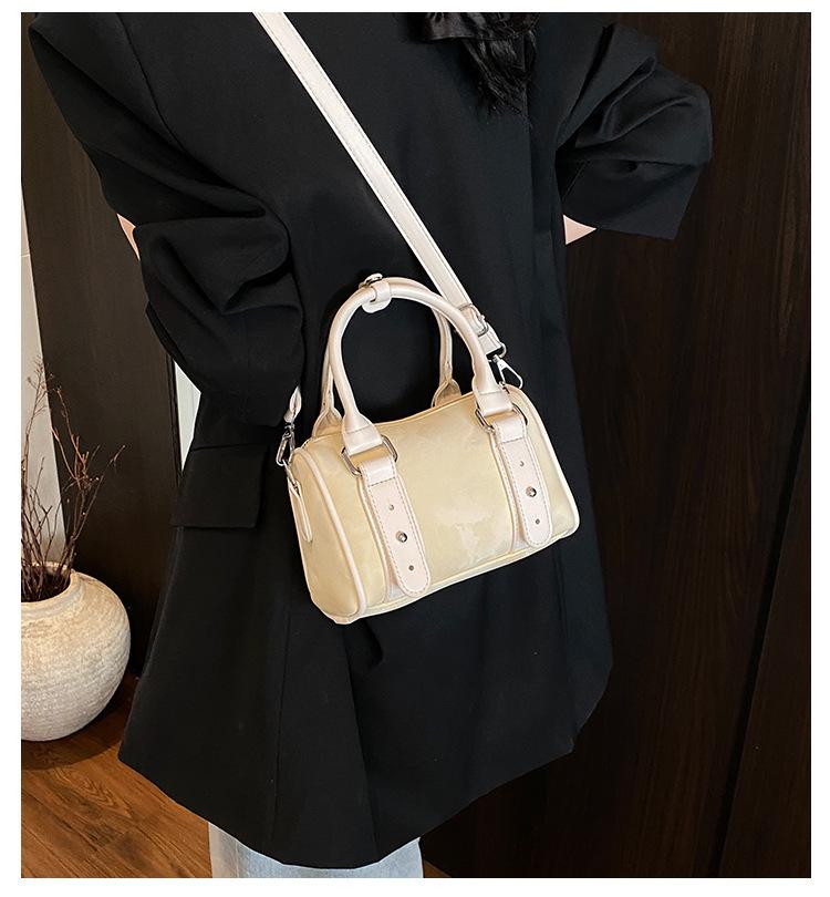 Fashion super hot small bag women's 2025 new high-end versatile messenger bag summer popular portable pillow bag