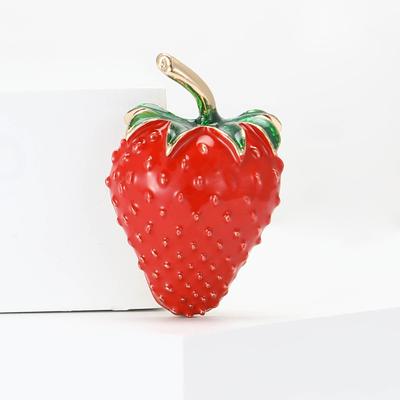 Frische Cartoon Legierung Emaille Erdbeere Brosche Einfache Mode Damen Anzug Mantel Corsage Schmuck Pin